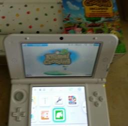 Nintendo 3DS XL - Animal Crossing Edition Bundle Screenthot 2